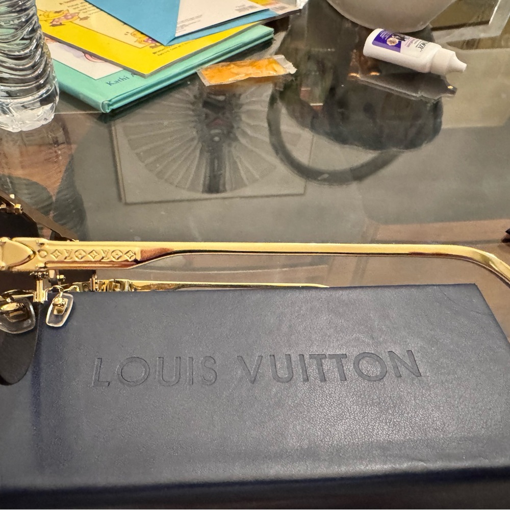 Louis Vuitton monogram sunglasses - Picture 5 of 7